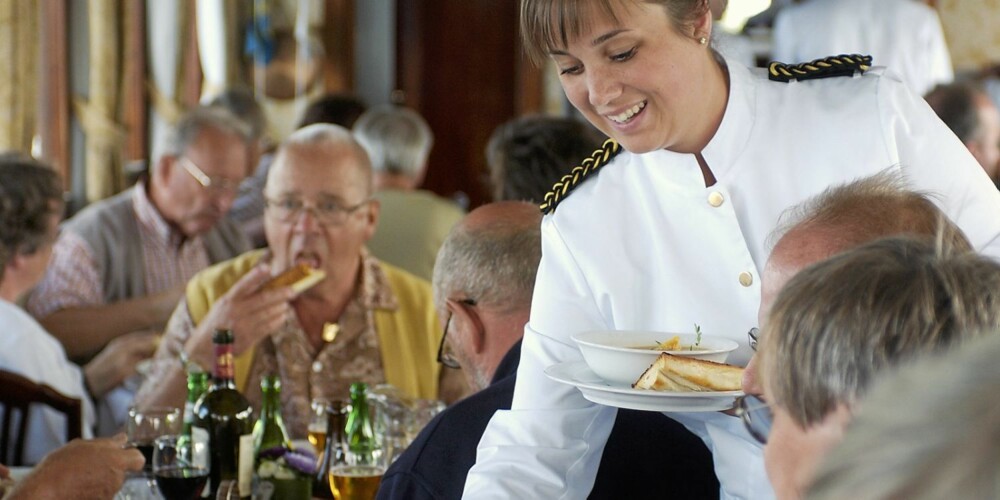 50 GJESTER: På M/S Wilhelm Tham er det bare plass til 50 gjester, i sterk kontrast til de enorme cruiseskipene i Middelhavet og Karibia. FOTO: Brita Nordholm 50 GJESTER: På M/S Wilhelm Tham er det bare plass til 50 gjester, i sterk kontrast til de enorme cruiseskipene i Middelhavet og Karibia. FOTO: Brita Nordholm
