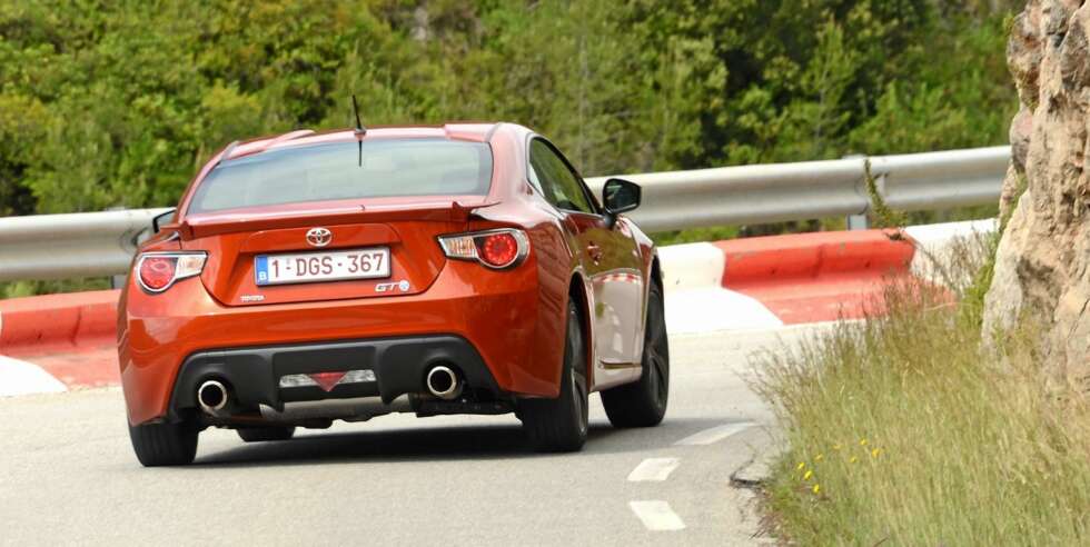 KJAPPING: Toyota GT86 byr på god balanse og masse kjøreglede for pengene. Motoren på 200 hestkrefter gir bilen respektable ytelser. KJAPPING: Toyota GT86 byr på god balanse og masse kjøreglede for pengene. Motoren på 200 hestkrefter gir bilen respektable ytelser.