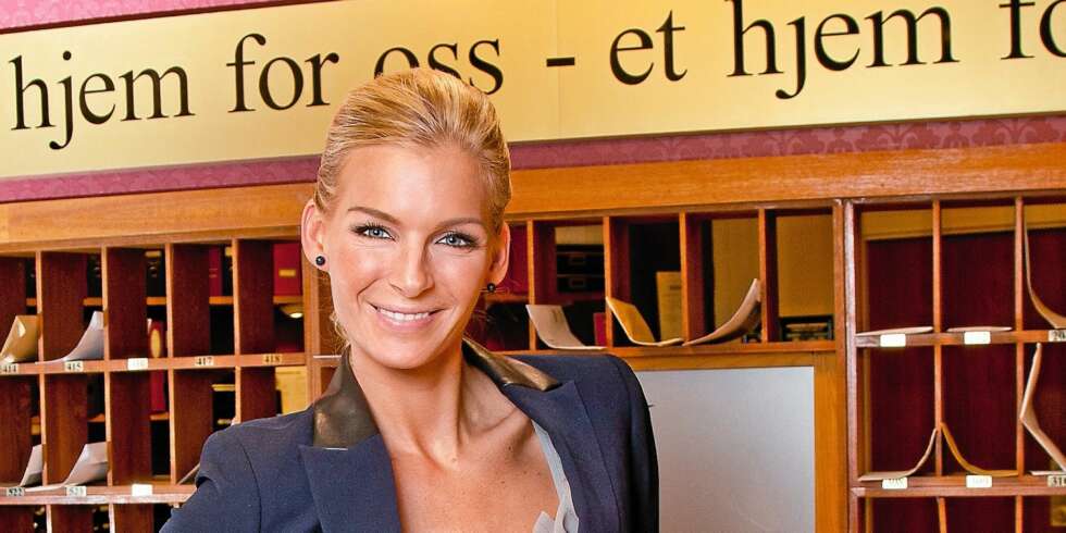 FORNØYD MED DEBUTEN: - Jeg har alltid hatt en skuespillerdrøm i magen, sier Kathrine Sørland. Her i den berømte vestibylen til «Hotel Cæsar». FORNØYD MED DEBUTEN: - Jeg har alltid hatt en skuespillerdrøm i magen, sier Kathrine Sørland. Her i den berømte vestibylen til «Hotel Cæsar».