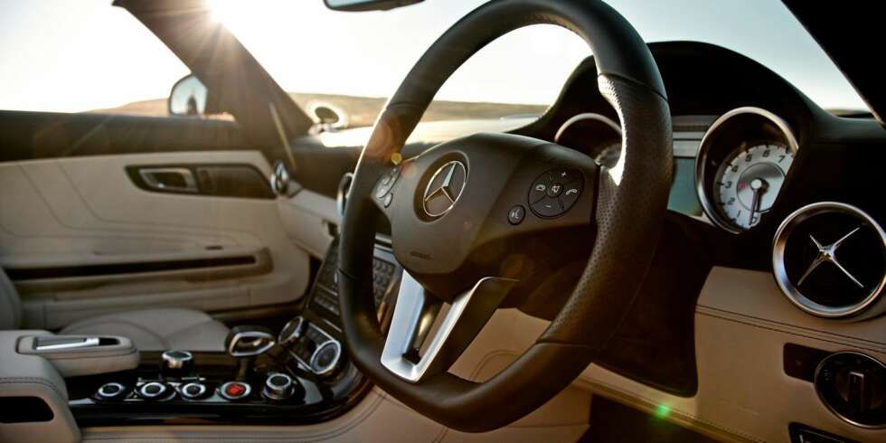 FØRERMILJØ: Mercedes-Benz SLS AMG Roadster. FØRERMILJØ: Mercedes-Benz SLS AMG Roadster.