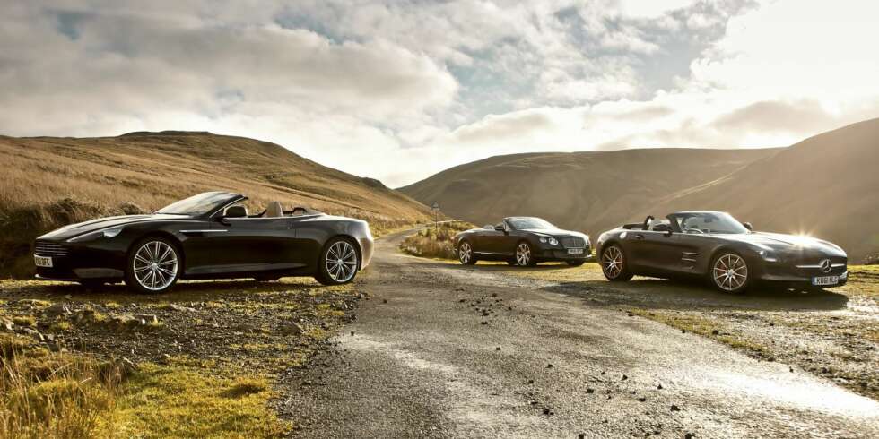 SUPERDUELL: Mercedes-Benz SLS AMG Roadster mot Bentley Continental GTC og Aston Martin Virage Volante. SUPERDUELL: Mercedes-Benz SLS AMG Roadster mot Bentley Continental GTC og Aston Martin Virage Volante.