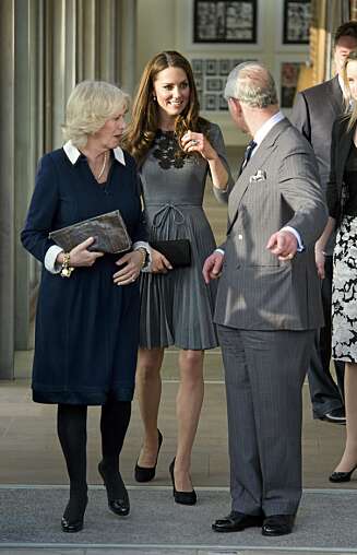INNE I FOLDEN: Charles og Camilla paasser på så ikke Kate føler seg utafor. De går stadig på kunstutstillinger og andre arrangementer sammen. INNE I FOLDEN: Charles og Camilla paasser på så ikke Kate føler seg utafor. De går stadig på kunstutstillinger og andre arrangementer sammen.
