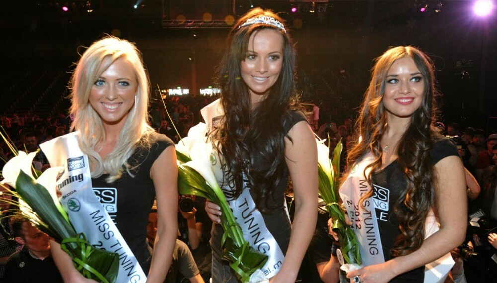 MISS TUNING: Missevinner Frizzi Arnold flankert av finalistene Phaedra Müller (nr. 3, t.v) og Alena Lackmann (nr. 2). Foto: Messe Friedrichshafen MISS TUNING: Missevinner Frizzi Arnold flankert av finalistene Phaedra Müller (nr. 3, t.v) og Alena Lackmann (nr. 2). Foto: Messe Friedrichshafen