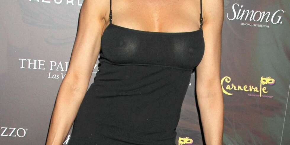 FRIVOL KJOLE: Lisa Rinna i sin see through-kjole skapte en smule furore - selv i blaserte Los Angeles. FRIVOL KJOLE: Lisa Rinna i sin see through-kjole skapte en smule furore - selv i blaserte Los Angeles.