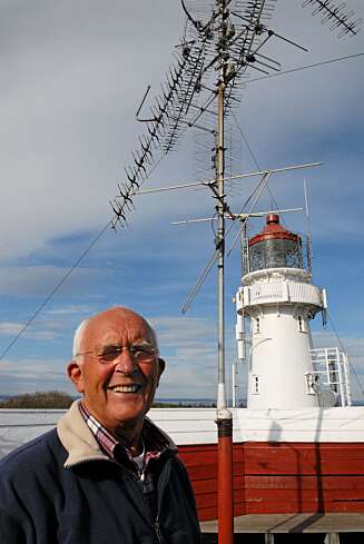 ILDSKJEL: Ildsjelen i den lokale velforeningen treffer du på fyrmuseet, og det Ivar Gundersen ikke vet om øyas historie, er ikke verdt å vite. FOTO: Arne Otto Iversen ILDSKJEL: Ildsjelen i den lokale velforeningen treffer du på fyrmuseet, og det Ivar Gundersen ikke vet om øyas historie, er ikke verdt å vite. FOTO: Arne Otto Iversen