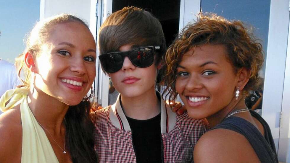 STJERNEMØTE: Alexandra Joner (t.h.) og venninnen Mona Berntsen danset i Justin Biebers musikk-video for to år siden. Da skal Justin ha prøvd seg på Alexandra. STJERNEMØTE: Alexandra Joner (t.h.) og venninnen Mona Berntsen danset i Justin Biebers musikk-video for to år siden. Da skal Justin ha prøvd seg på Alexandra.
