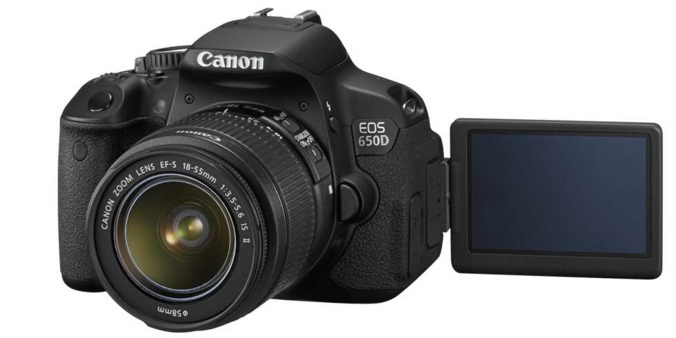 VRIDBAR SKJERM: EOS 650D har fått samme type vridbar LCD-skjerm som på EOS 60D, men på EOS 650D er skjermen også berøringsfølsom. VRIDBAR SKJERM: EOS 650D har fått samme type vridbar LCD-skjerm som på EOS 60D, men på EOS 650D er skjermen også berøringsfølsom.