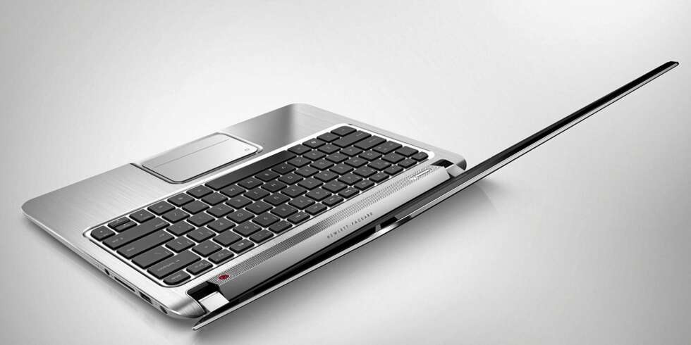 ØYTASTATUR: Tastaturet har fått et såkalt øy-layout der hver tast har et godt og definert mellomrom mellom tastene. Også kalt chicklet-tastatur. ØYTASTATUR: Tastaturet har fått et såkalt øy-layout der hver tast har et godt og definert mellomrom mellom tastene. Også kalt chicklet-tastatur.