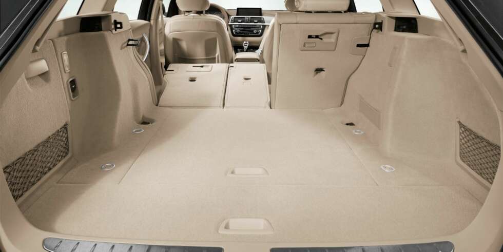 MER PLASS: Lastevolumet er økt med 35 liter til 495 liter. Med nedfelte seter øker volumet til 1500 liter. FOTO: BMW MER PLASS: Lastevolumet er økt med 35 liter til 495 liter. Med nedfelte seter øker volumet til 1500 liter. FOTO: BMW