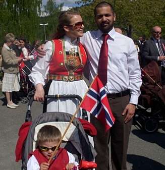 Silje Larsen er stolt av bunaden sin. Silje Larsen er stolt av bunaden sin.