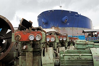 Mye av dette ser ut som industriavfall, men etter gjenvinning blir råmaterialene så godt som nye igjen. Mye av dette ser ut som industriavfall, men etter gjenvinning blir råmaterialene så godt som nye igjen.