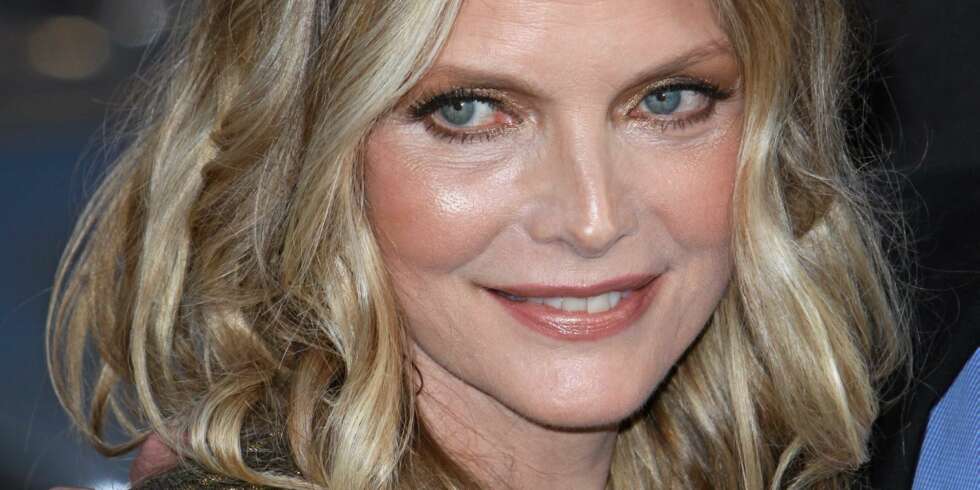 Michelle Pfeiffer pleier ikke å måtte be om roller, men for å få være med i "Dark Shadows" var hun villig til å strekke seg. Michelle Pfeiffer pleier ikke å måtte be om roller, men for å få være med i "Dark Shadows" var hun villig til å strekke seg.