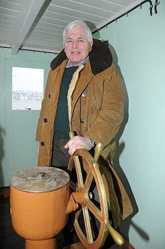 OPPGRADERING: ¿ I 1946 er det åpenbart at skuta trenger en omfattende oppgradering. Det er ved denne anledning kullfyringen byttes ut med oljedrift, påpeker fartøyets guide. FOTO: Arne Otto Iversen OPPGRADERING: ¿ I 1946 er det åpenbart at skuta trenger en omfattende oppgradering. Det er ved denne anledning kullfyringen byttes ut med oljedrift, påpeker fartøyets guide. FOTO: Arne Otto Iversen