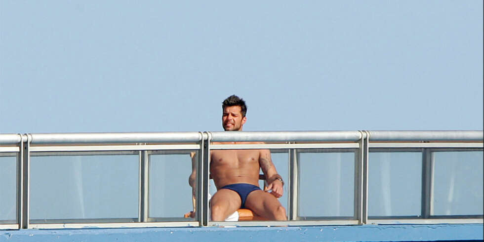 LA VIDA LOCA: Han er kongen av hoftevrikking, og Ricky Martin synes ikke å ha noe videre mot å vise frem kroppen i Speedos. LA VIDA LOCA: Han er kongen av hoftevrikking, og Ricky Martin synes ikke å ha noe videre mot å vise frem kroppen i Speedos.