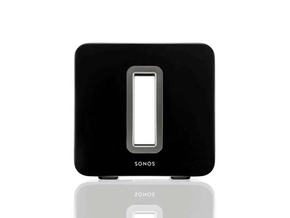 SKULPTUR: Sonos SUB har fått et flott og skulpturelt design. Denne trenger du ikke å gjemme bort. SKULPTUR: Sonos SUB har fått et flott og skulpturelt design. Denne trenger du ikke å gjemme bort.