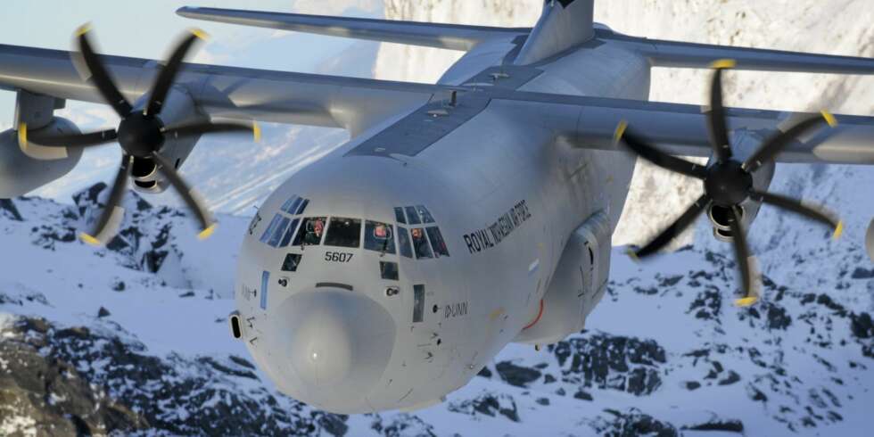 C-130 J Herculesen Idunn trener på taktisk lavflyging blant nordnorske fjell. Pilotene på 335-skvadronen var nylig ferdig med en treårig innfasingsperiode da Kebnekaise-ulykken inntraff. C-130 J Herculesen Idunn trener på taktisk lavflyging blant nordnorske fjell. Pilotene på 335-skvadronen var nylig ferdig med en treårig innfasingsperiode da Kebnekaise-ulykken inntraff.