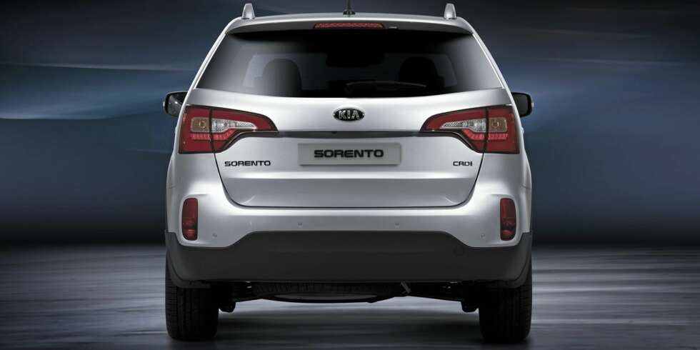 ENDEN: Nye Kia Sorento får ny støtfanger med vertikalstilte tåkelys. Foto: Kia ENDEN: Nye Kia Sorento får ny støtfanger med vertikalstilte tåkelys. Foto: Kia