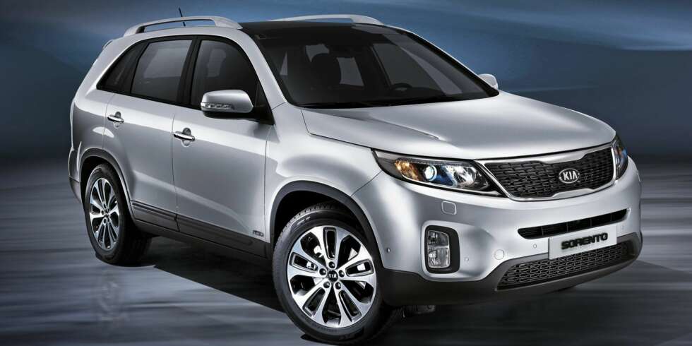 SORENTO: Kia Sorento har fått et ansiktsløft. Foto: Kia SORENTO: Kia Sorento har fått et ansiktsløft. Foto: Kia