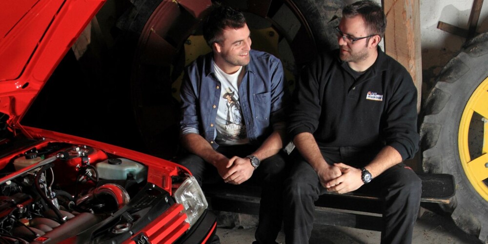 ENTUSIASTER: Eivind (t.v.) og Fredrik Hafslund er tvillinger og deler også entusiamsen for Peugeot. Foto: Egil Nordlien, HM Foto ENTUSIASTER: Eivind (t.v.) og Fredrik Hafslund er tvillinger og deler også entusiamsen for Peugeot. Foto: Egil Nordlien, HM Foto