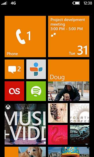 OPPGRADERING: Windows Phone 7 brukere kan ikke oppgradere til Windows Phone 8, men vil iallefall få det nye utseendet gjennom en egen oppdatering. OPPGRADERING: Windows Phone 7 brukere kan ikke oppgradere til Windows Phone 8, men vil iallefall få det nye utseendet gjennom en egen oppdatering.