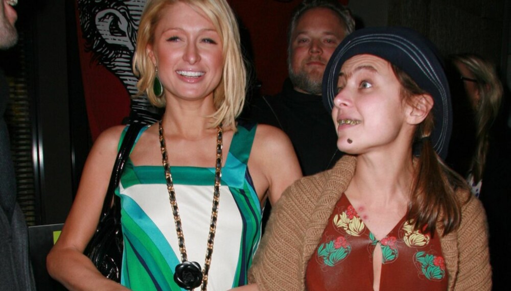 Paris Hilton og Christine Lakin Paris Hilton og Christine Lakin