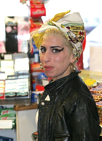 Amy Winehouse med sin blonde manke Amy Winehouse med sin blonde manke