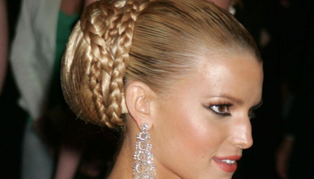 Jessica Simpson med kjempekrans Jessica Simpson med kjempekrans