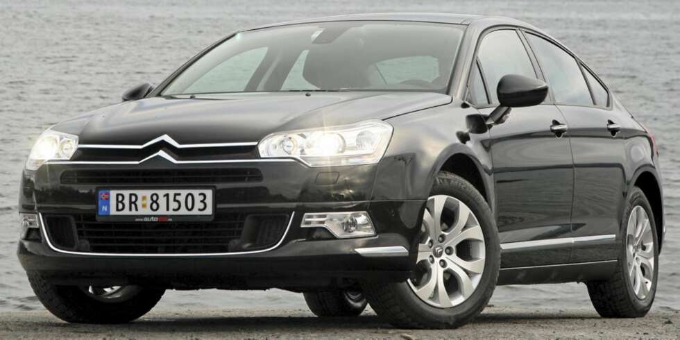 SKUDDSIKKER: Citroën C5, og gjerne i toppmodellen Exclusive, er den bilen som den svenske forsikringsbransjen trekker fram som vanskeligst å stjele. SKUDDSIKKER: Citroën C5, og gjerne i toppmodellen Exclusive, er den bilen som den svenske forsikringsbransjen trekker fram som vanskeligst å stjele.