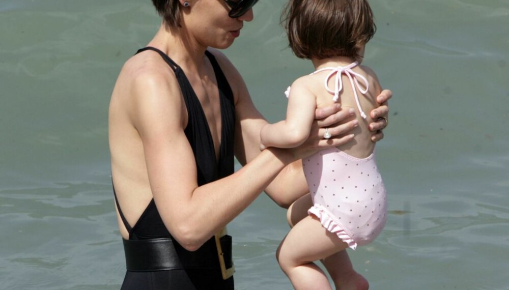 Katie Holmes med datteren Suri Katie Holmes med datteren Suri