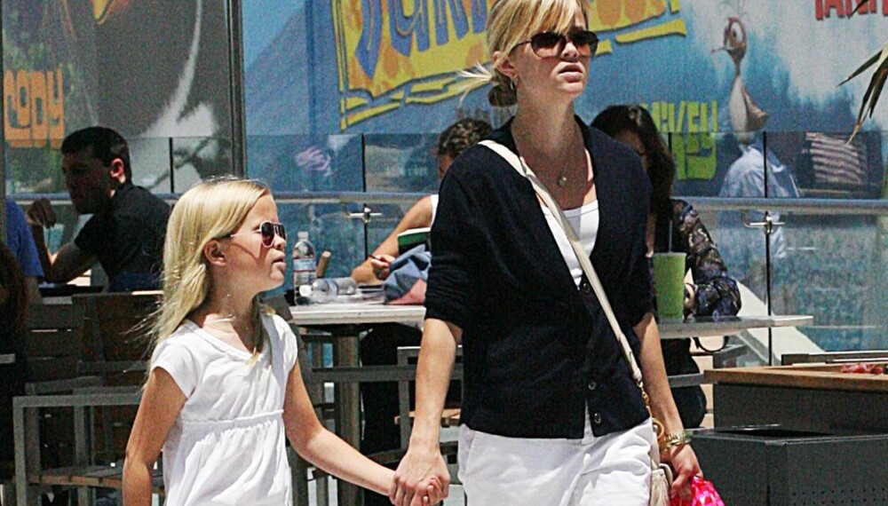 Reese Witherspoon og datteren Ava Reese Witherspoon og datteren Ava