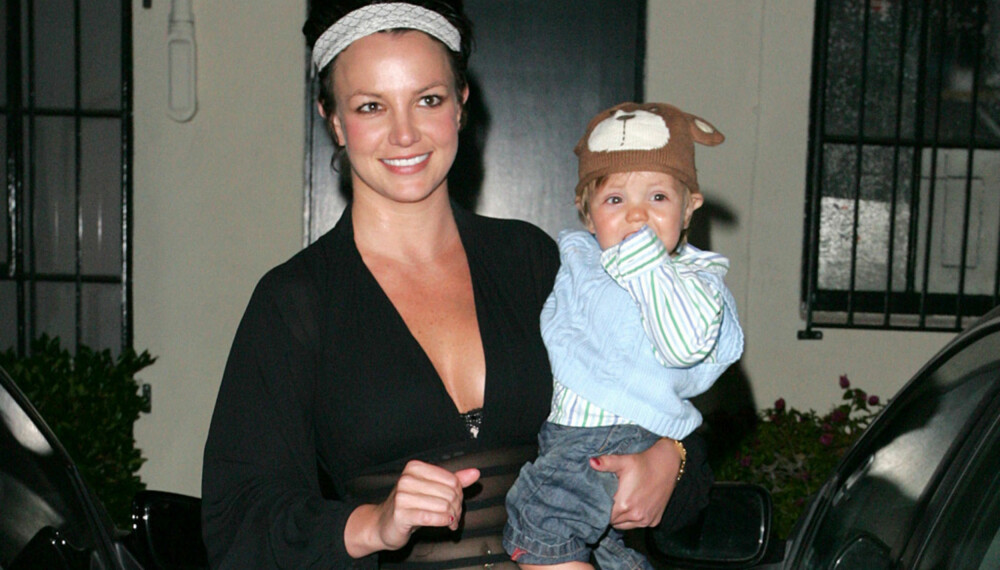 Britney Spears med Jayden James på armen Britney Spears med Jayden James på armen