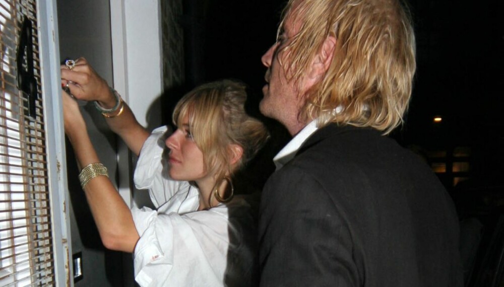 Sienna Miller og Rhys Ifans Sienna Miller og Rhys Ifans