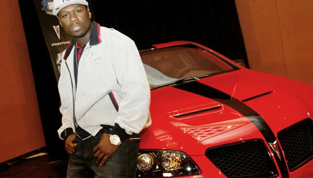 50 Cent med den nye bilen sin 50 Cent med den nye bilen sin