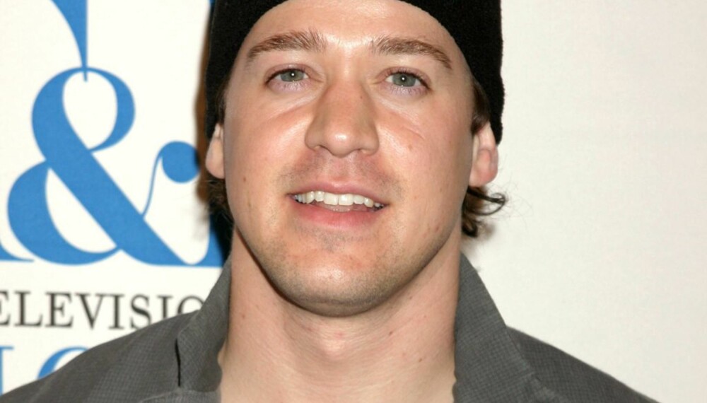 T.R. KNIGHT T.R. KNIGHT