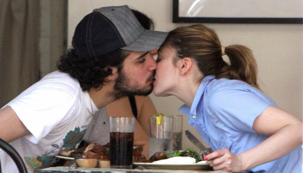 Fabrizio Moretti og Drew Barrymore Fabrizio Moretti og Drew Barrymore