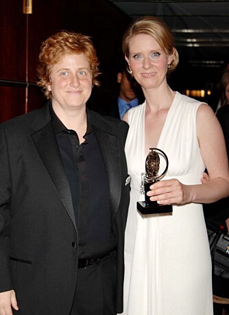 Cynthia Nixon og Christine Marinoni Cynthia Nixon og Christine Marinoni