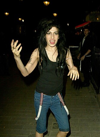 Amy Winehouse på byen i april Amy Winehouse på byen i april