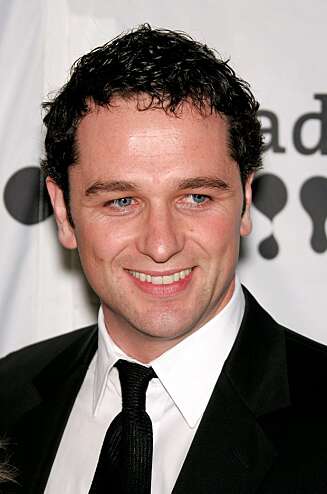TA DEN RHYS OG LA DEN VANDRE: Kan Sienna Millers følelser ha blusset opp igjen for denne karen, motspiller Matthew Rhys? TA DEN RHYS OG LA DEN VANDRE: Kan Sienna Millers følelser ha blusset opp igjen for denne karen, motspiller Matthew Rhys?
