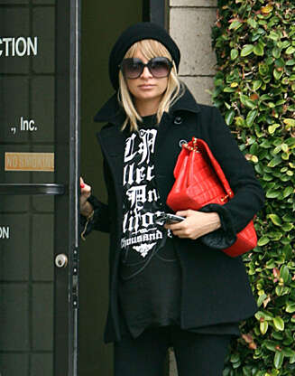 NYBAKT MAMMA: Nicole Richie holder stilen, selv om hun har mye å gjøre med sin nyfødte. NYBAKT MAMMA: Nicole Richie holder stilen, selv om hun har mye å gjøre med sin nyfødte.