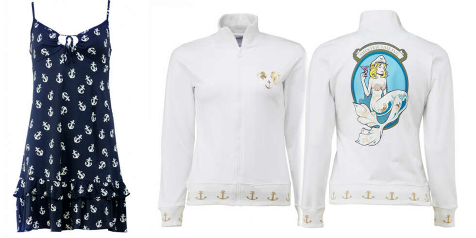 F.v.: Blå kjole med anker fra Gina Tricot, kr 199 og hvit bomullsjakke med print fra Moods of Norway, kr 799. F.v.: Blå kjole med anker fra Gina Tricot, kr 199 og hvit bomullsjakke med print fra Moods of Norway, kr 799.