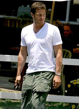 FRA DEN ENE: Den britiske modellen Paul Sculfor har blitt snappet opp av Cameron Diaz etter at det ble slutt med Jennifer Aniston i fjor. FRA DEN ENE: Den britiske modellen Paul Sculfor har blitt snappet opp av Cameron Diaz etter at det ble slutt med Jennifer Aniston i fjor.