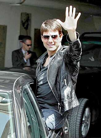 SIKKER SOM BANKEN: Tom Cruise er på den sikre siden, både når det gjeldetr bil og sjåfør. SIKKER SOM BANKEN: Tom Cruise er på den sikre siden, både når det gjeldetr bil og sjåfør.