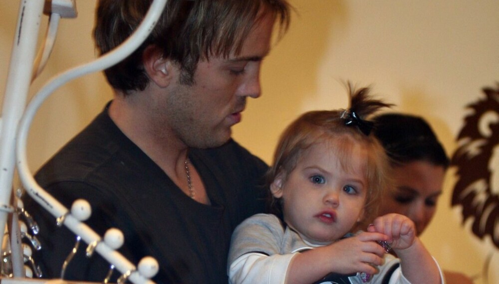 Dannielynn med pappa Larry Birkhead Dannielynn med pappa Larry Birkhead