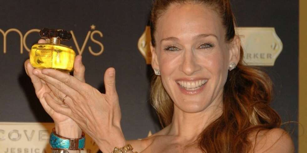 Sarah Jessica Parker med sin nye parfyme Sarah Jessica Parker med sin nye parfyme