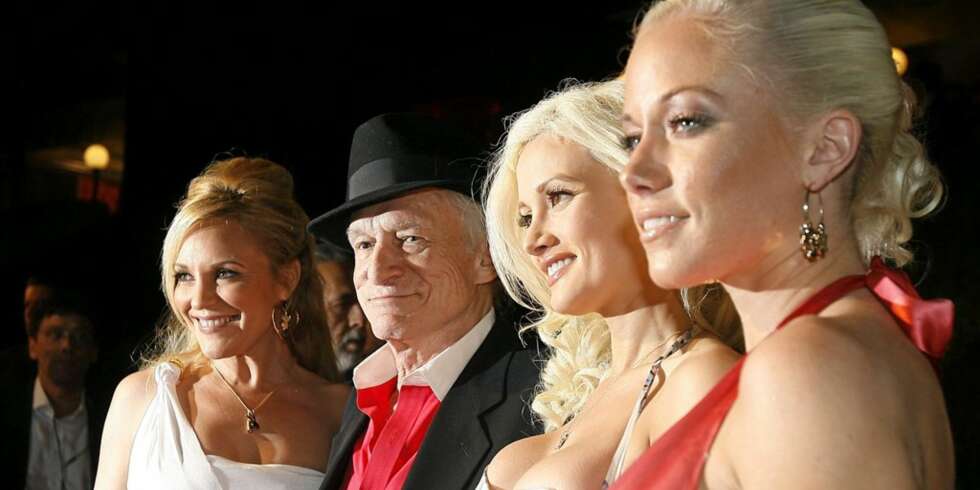 MED NEBB OG KLØR: Kendra Wilkinson (nærmest) er møkkalei av at Holly Madison (nummer to fra kamera) tror hun er sjefen i huset MED NEBB OG KLØR: Kendra Wilkinson (nærmest) er møkkalei av at Holly Madison (nummer to fra kamera) tror hun er sjefen i huset