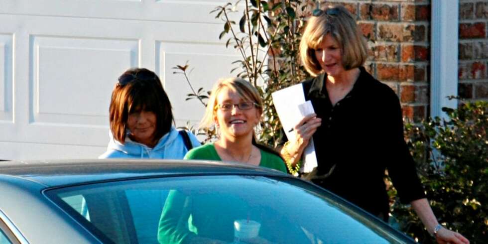 MAMMAHJELP: Jamie Lynnes mor Lynne Spears var til stede på fødestuen da Jamie Lynn tok keisersnitt. MAMMAHJELP: Jamie Lynnes mor Lynne Spears var til stede på fødestuen da Jamie Lynn tok keisersnitt.