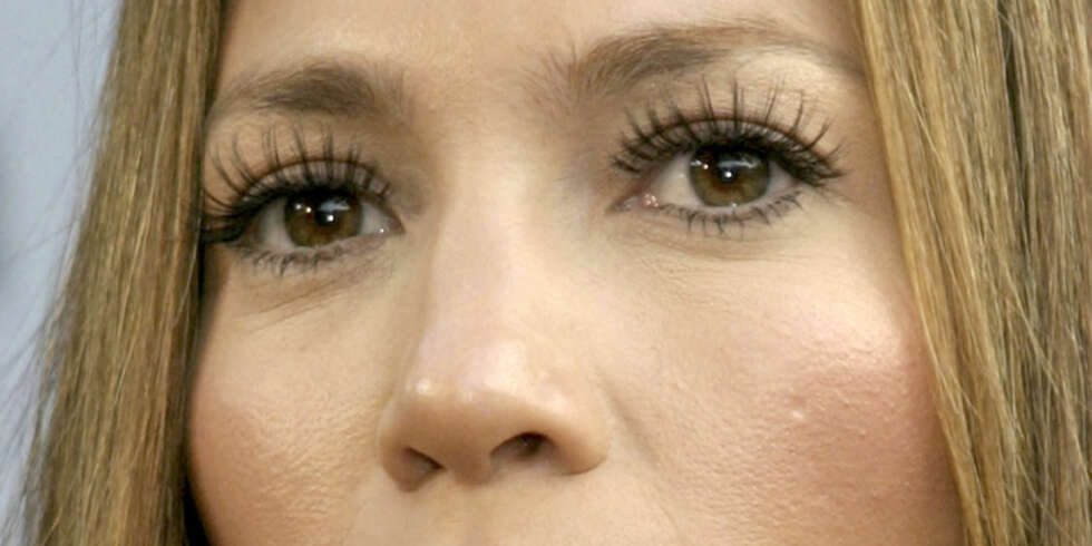 KLART BLIKK: Jennifer Lopez bruker mer enn gjerne falske øyevipper. KLART BLIKK: Jennifer Lopez bruker mer enn gjerne falske øyevipper.