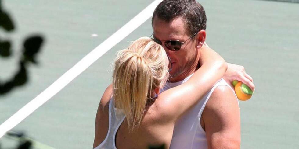 KYSSET: Kate Hudson og Lance Armstrong viste sin kjærlighet på tennistrening KYSSET: Kate Hudson og Lance Armstrong viste sin kjærlighet på tennistrening