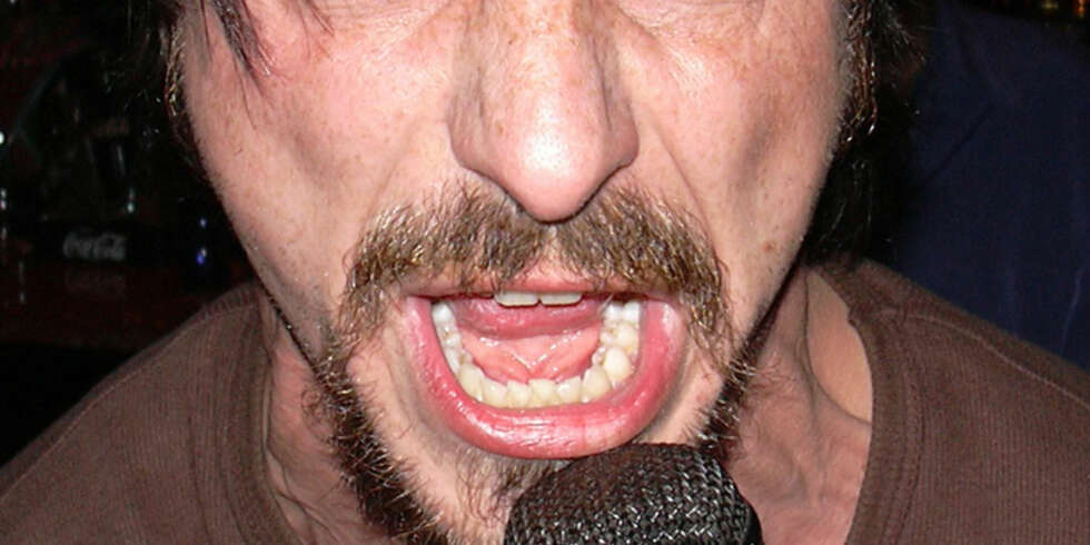 Karaoke har skapt en ny form for toleranse mellom mennesker, og fortjente en Ig Nobel Fredspris. Karaoke har skapt en ny form for toleranse mellom mennesker, og fortjente en Ig Nobel Fredspris.