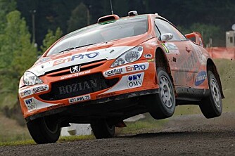 Henning Solberg og Peugeot. Foto: Sutton Henning Solberg og Peugeot. Foto: Sutton